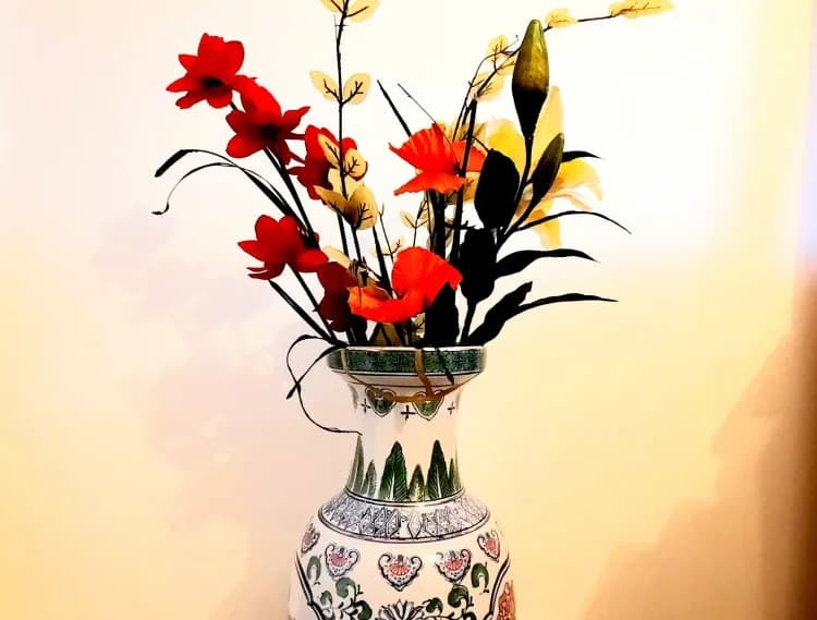 How to Use Kintsugi to Repair a Chinoiserie Vase